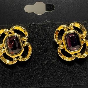 Wine colored gold earrings and brooch set